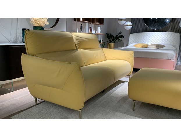 Прямой диван FUNK с двумя реклайнерами в комплекте с пуфом, кожа — ₽, купить у официального дилера Nicolettihome